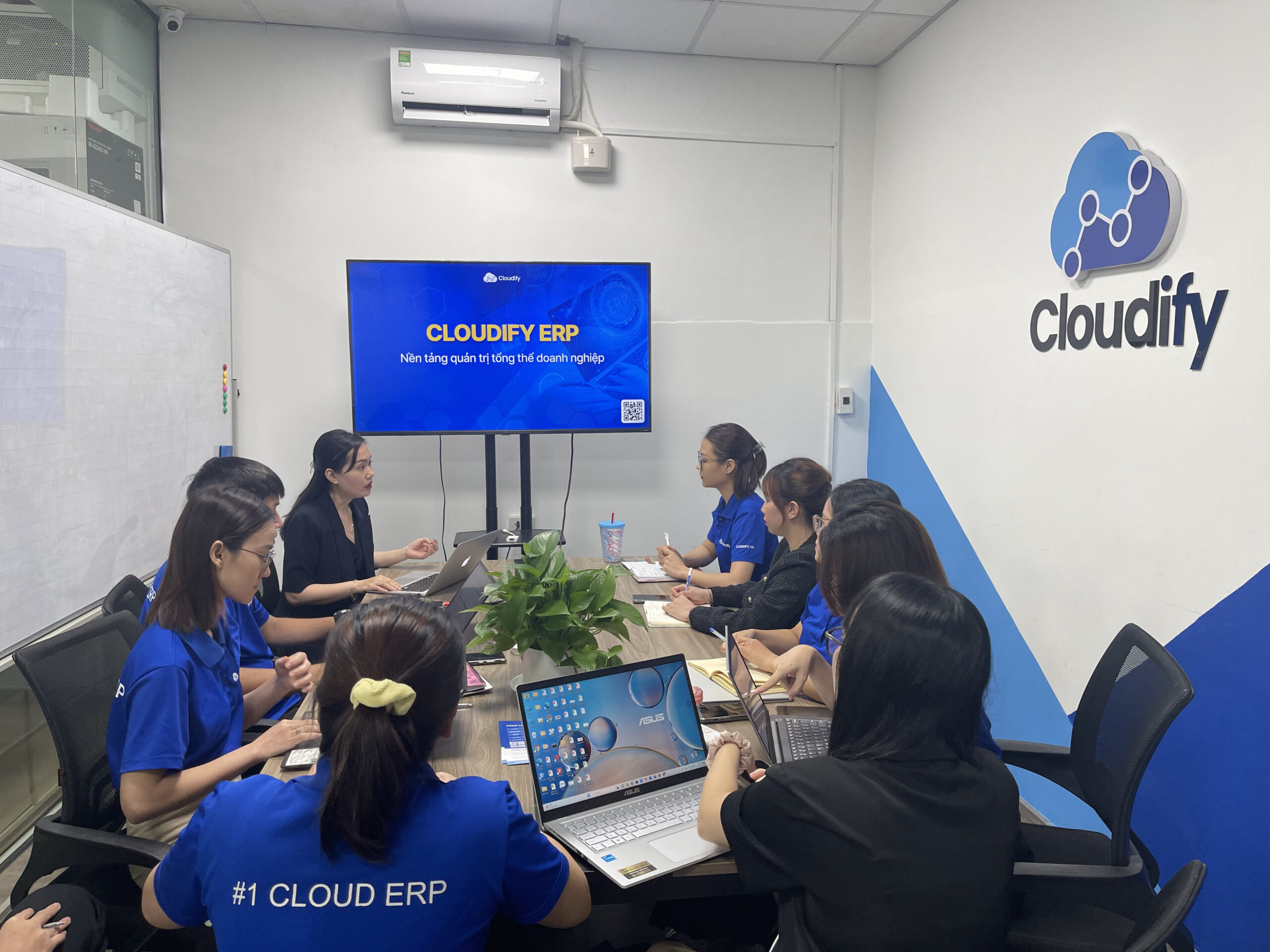 xây dựng đội nhóm bán hàng bất động sản