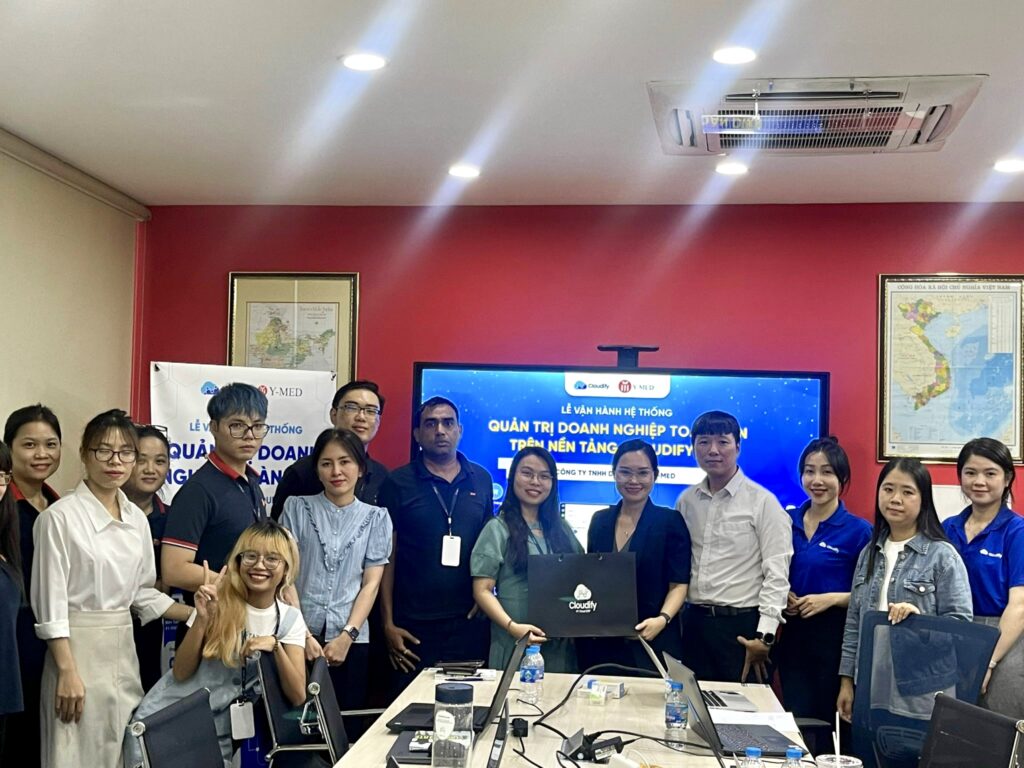 Annie Huỳnh tư vấn đào tạo đội nhóm bán hàng