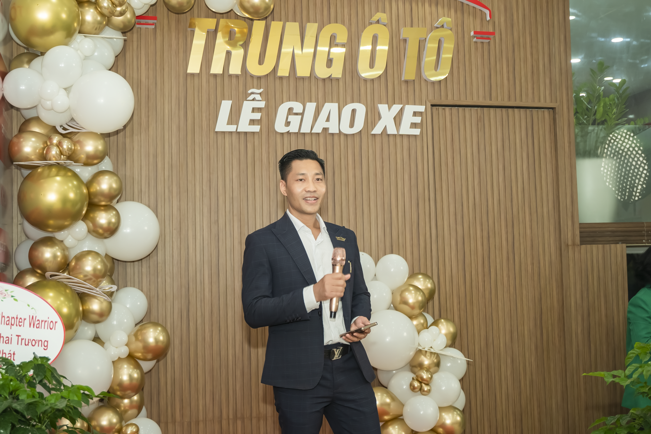 xây dựng đội bán hàng cho showroom ô tô