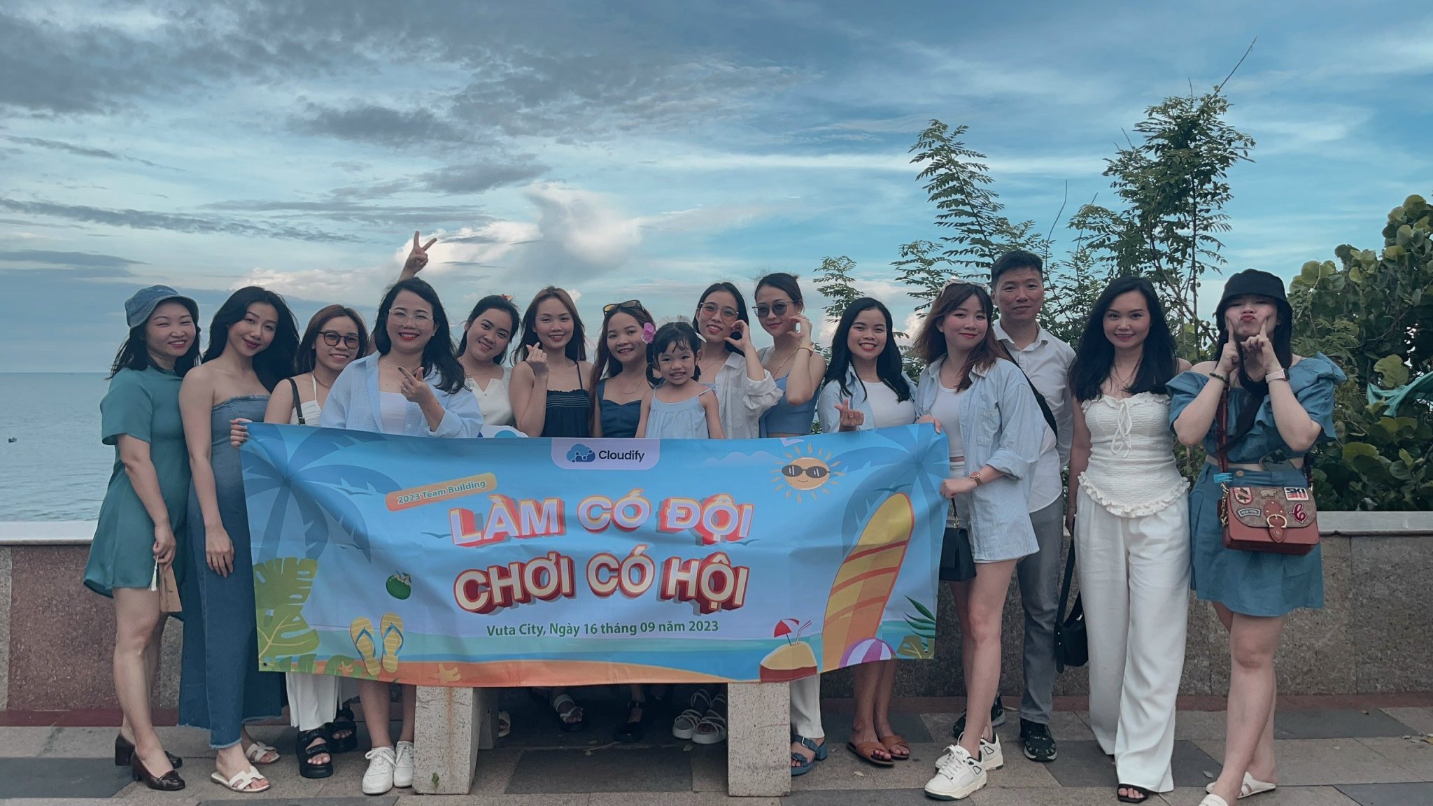 Annie-Huynh-team-building